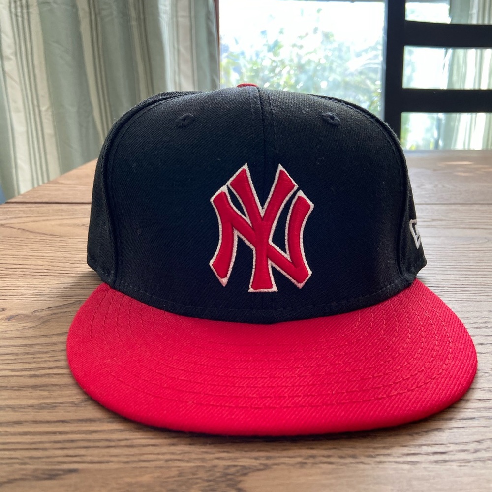 New Era Yankees Black Red Bred Fitted 7 1/2